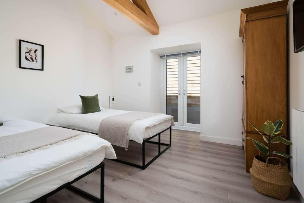 Meadow View Barn, Rural St Ives, Cornwall. Brand New 2 Bedroom Idyllic Contemporary With Log Burner. Holiday home *