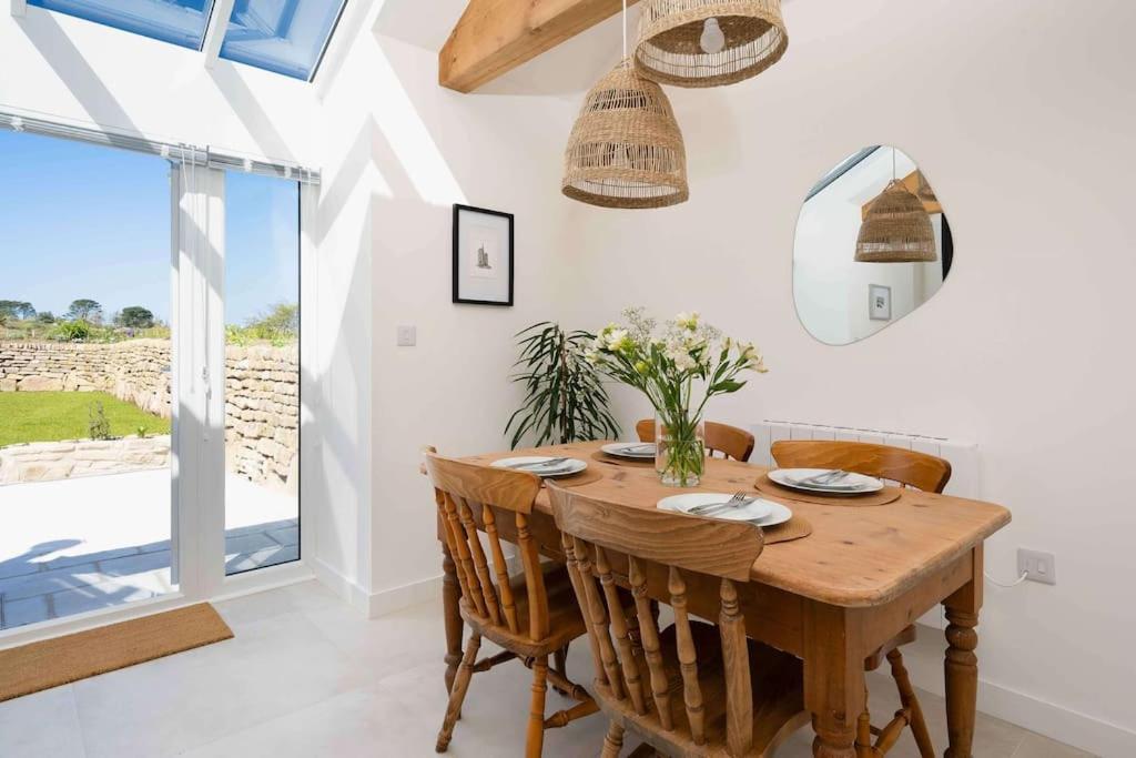 Meadow View Barn, Rural St Ives, Cornwall. Brand New 2 Bedroom Idyllic Contemporary With Log Burner. *