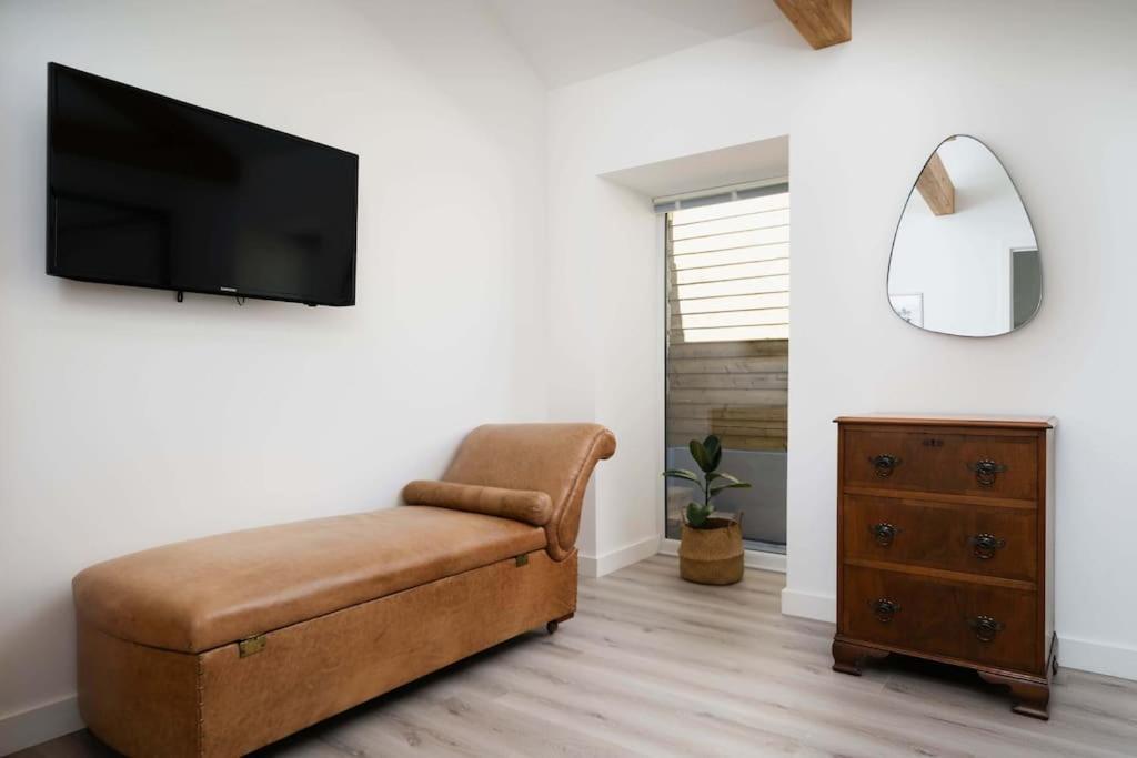 Holiday home Meadow View Barn, Rural St Ives, Cornwall. Brand New 2 Bedroom Idyllic Contemporary With Log Burner. *