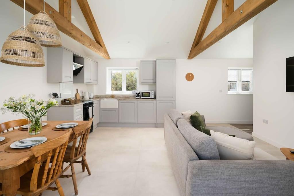 Meadow View Barn, Rural St Ives, Cornwall. Brand New 2 Bedroom Idyllic Contemporary With Log Burner. *