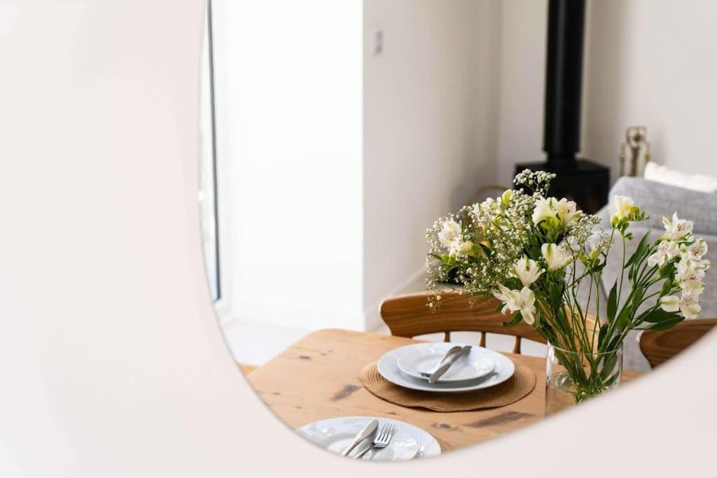 Meadow View Barn, Rural St Ives, Cornwall. Brand New 2 Bedroom Idyllic Contemporary With Log Burner.
