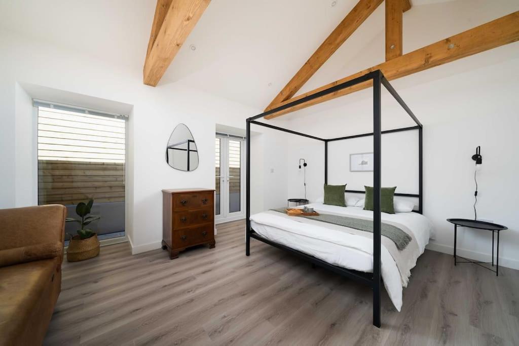Holiday home Meadow View Barn, Rural St Ives, Cornwall. Brand New 2 Bedroom Idyllic Contemporary With Log Burner.