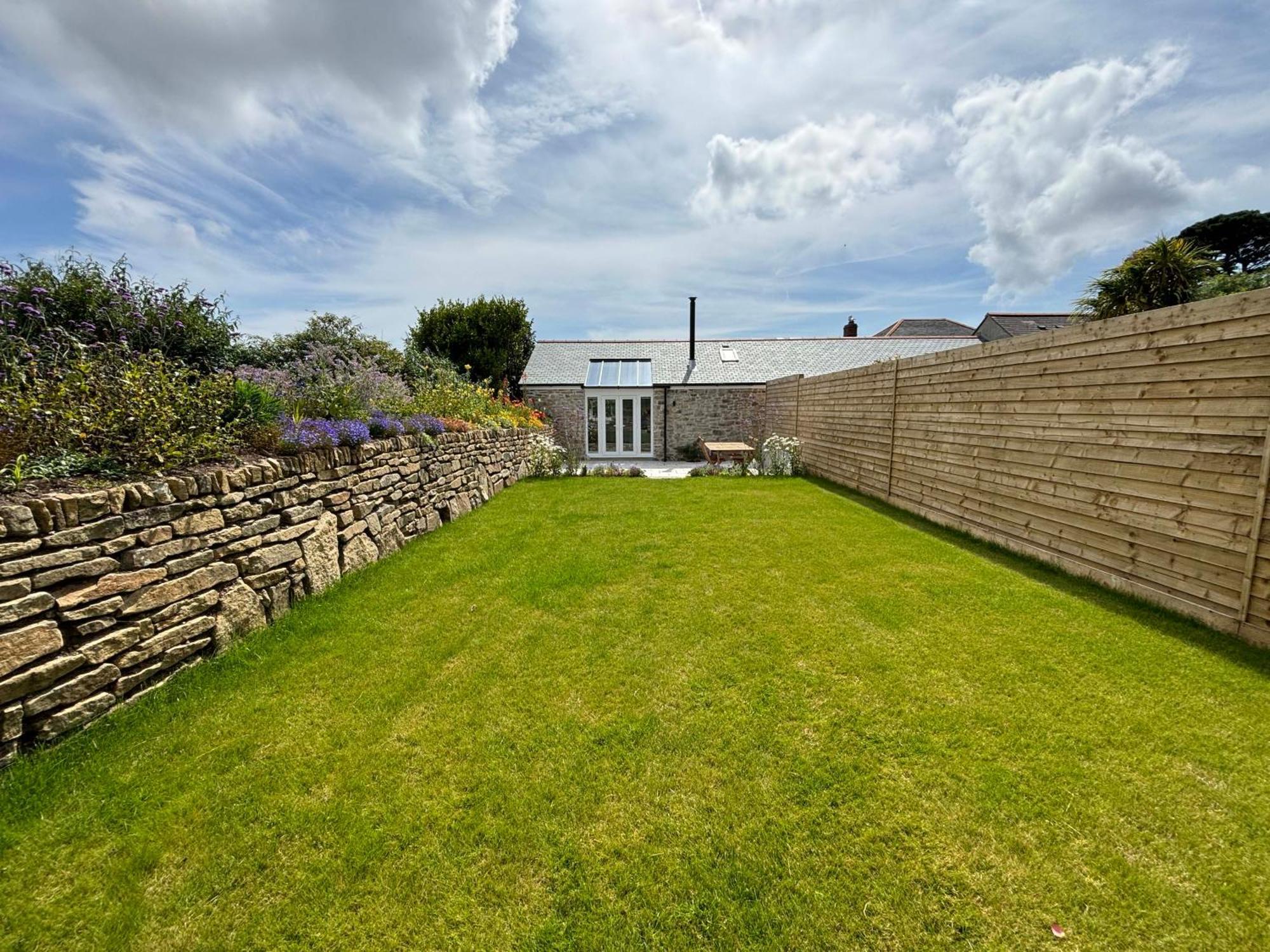 Meadow View Barn, Rural St Ives, Cornwall. Brand New 2 Bedroom Idyllic Contemporary With Log Burner. *